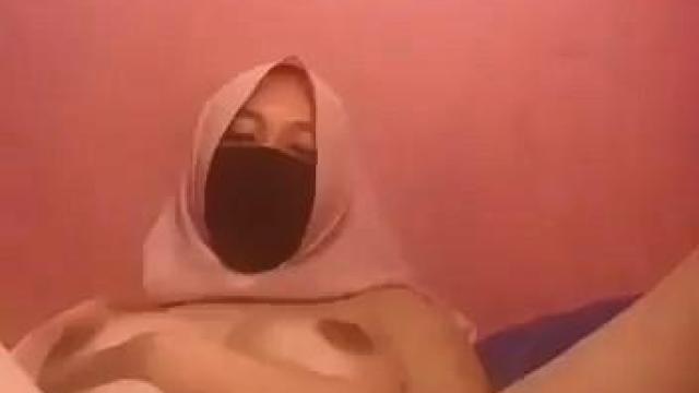 Bokep Indo Jilbab Pink Masker Colmek